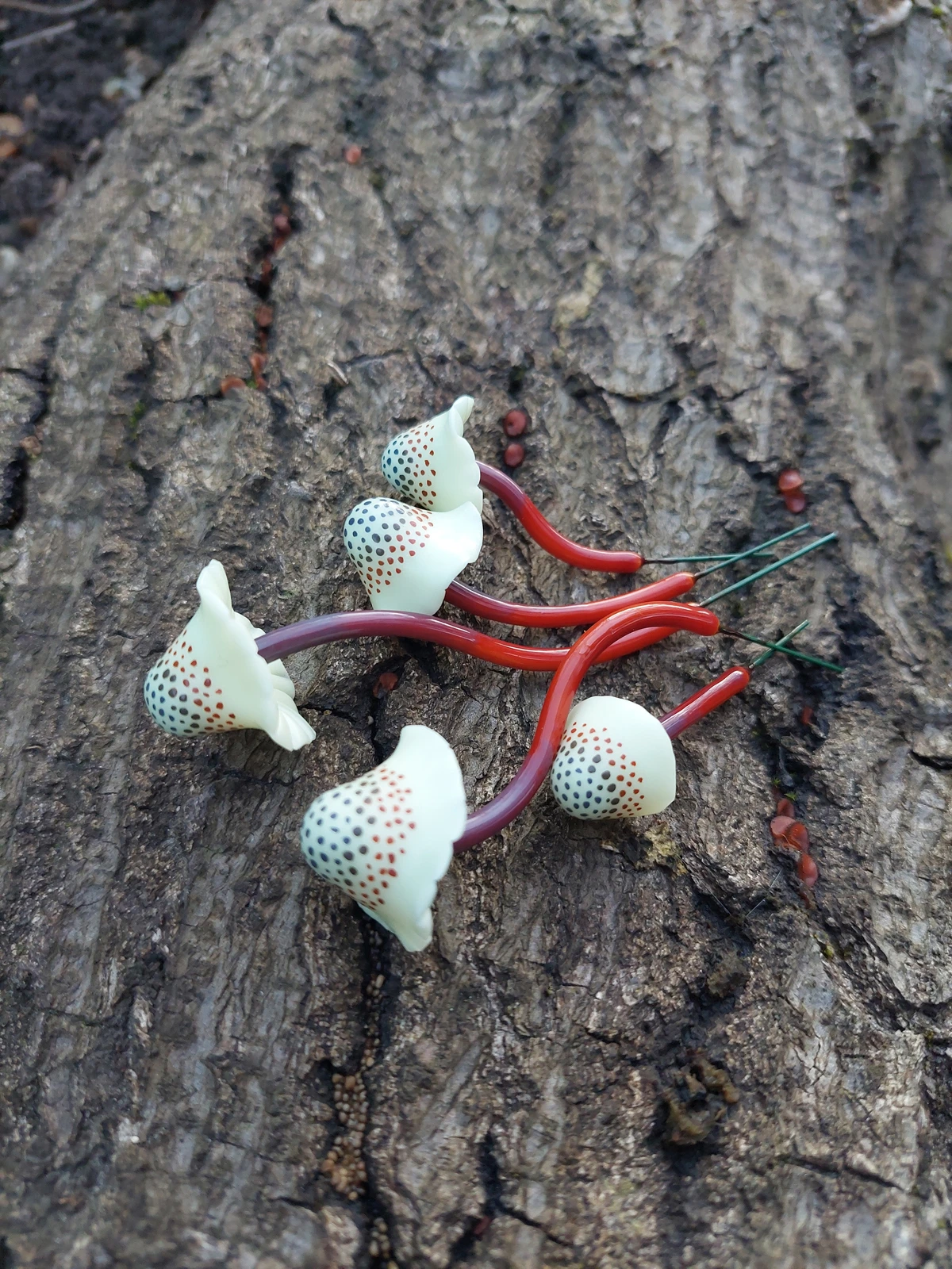 Spotted Polymer Mushrooms Set Of 5 - Amber 4 Spotted Polymer Mushrooms Set Of 5 - Amber - Image 4