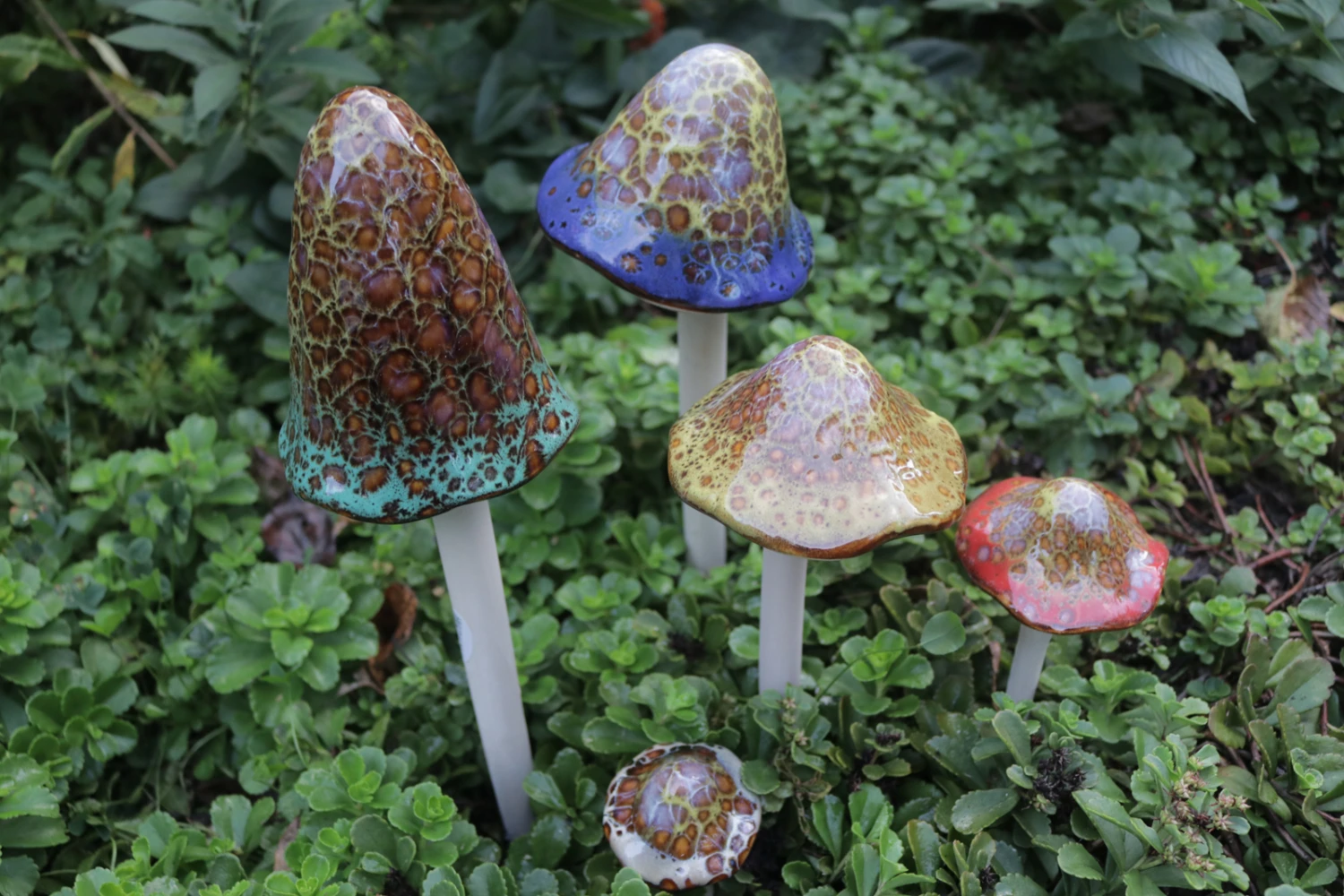 MARSHALL Ceramic Mushroom Stakes - Set Of 5 6 MARSHALL Ceramic Mushroom Stakes - Set Of 5 - Image 6