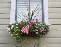 Garden Artisans 30 In Window Hayrack With Molded Coco Liner