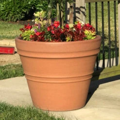 Rolled Rim Planter -Outdoor Decor Art rolled rim insitu 44173.1678887564